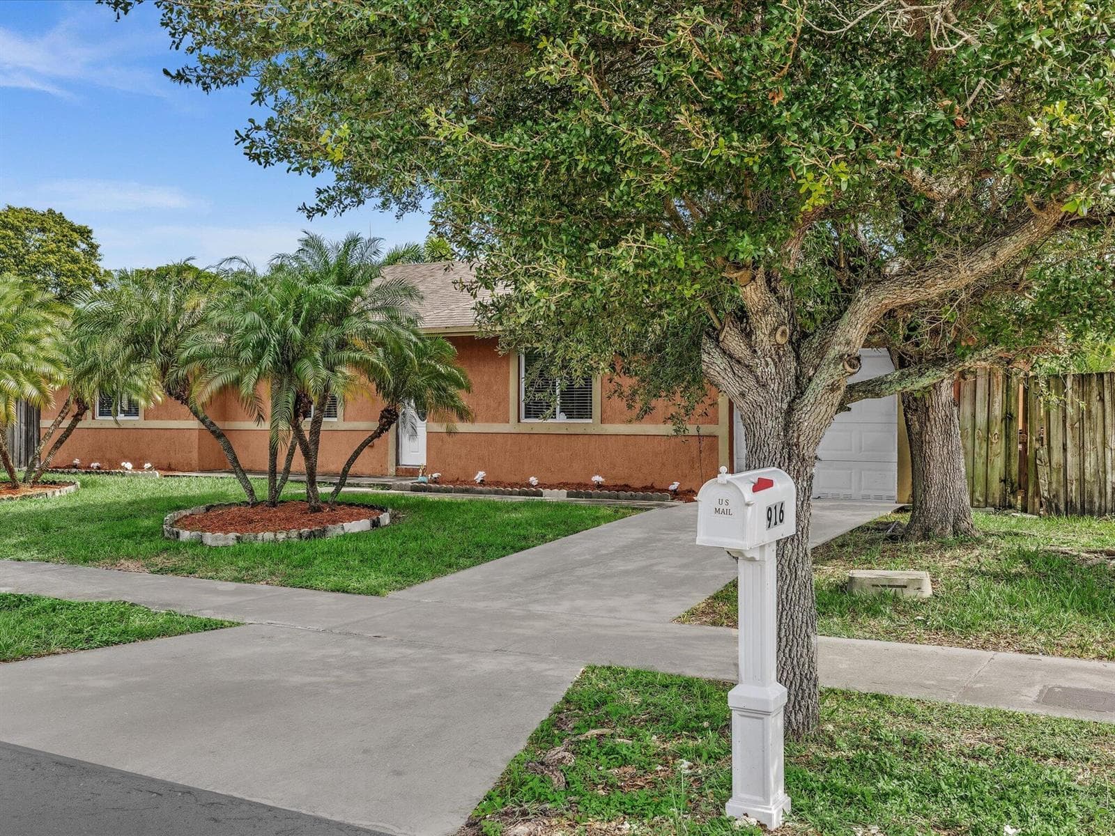 916 NW 3rd Terrace, Florida City FL 33034 photo 4