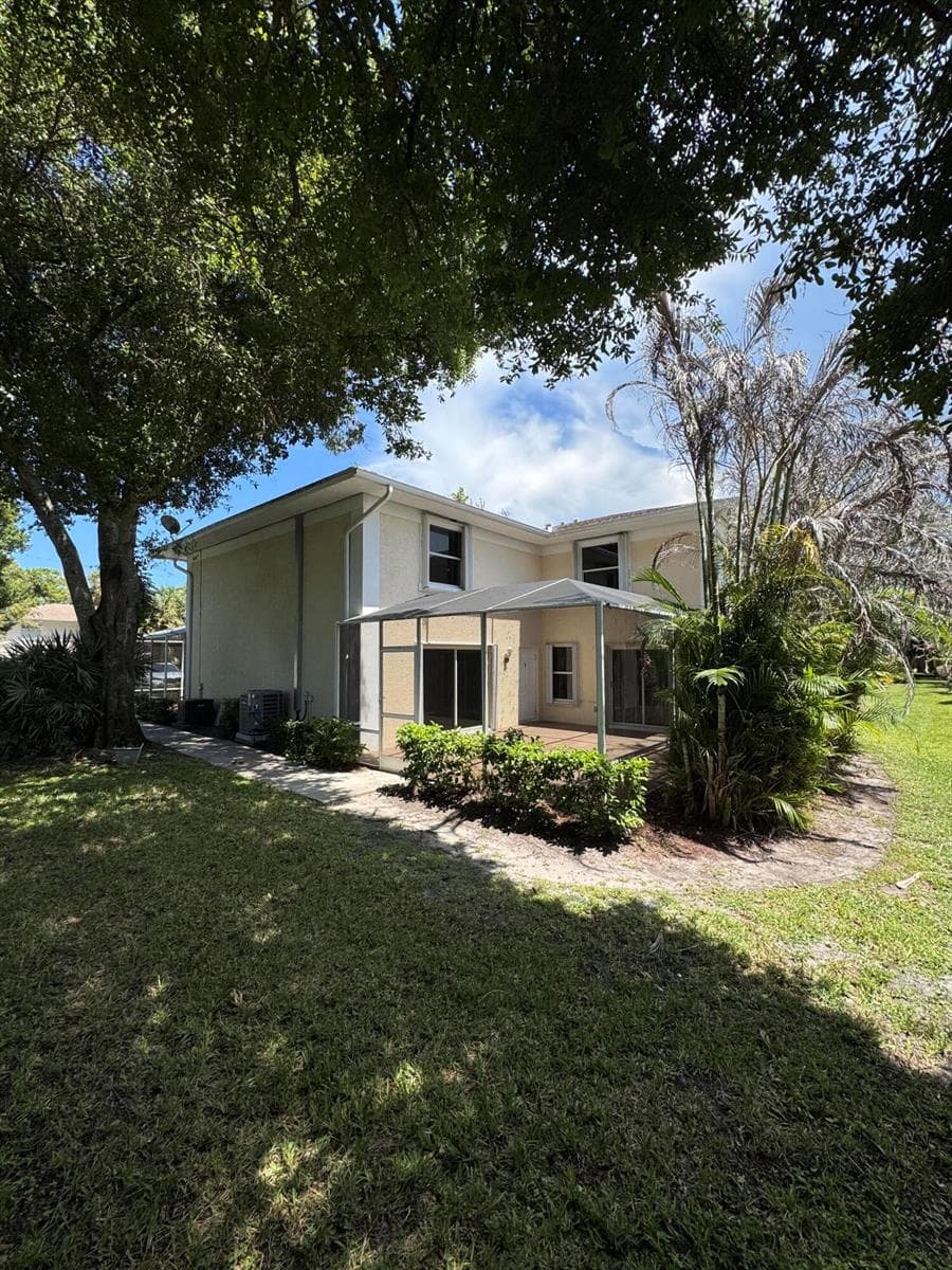 1536 N Lawnwood Circle # 3, Fort Pierce FL 34950 photo 2