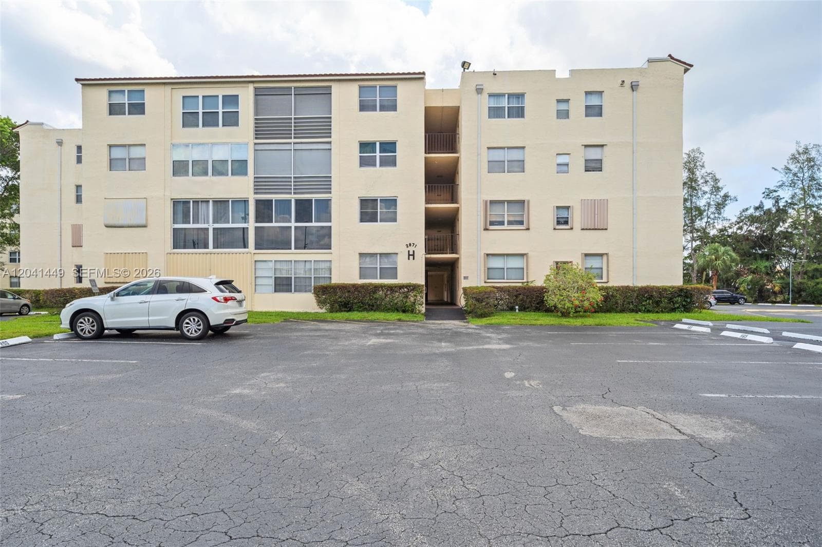 2871 Somerset Dr # 102, Lauderdale Lakes FL 33311