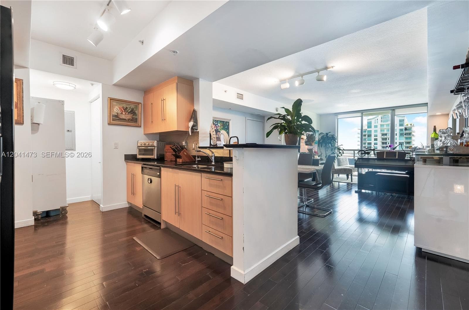 325 S Biscayne Blvd # 3921, Miami FL 33131 photo 2