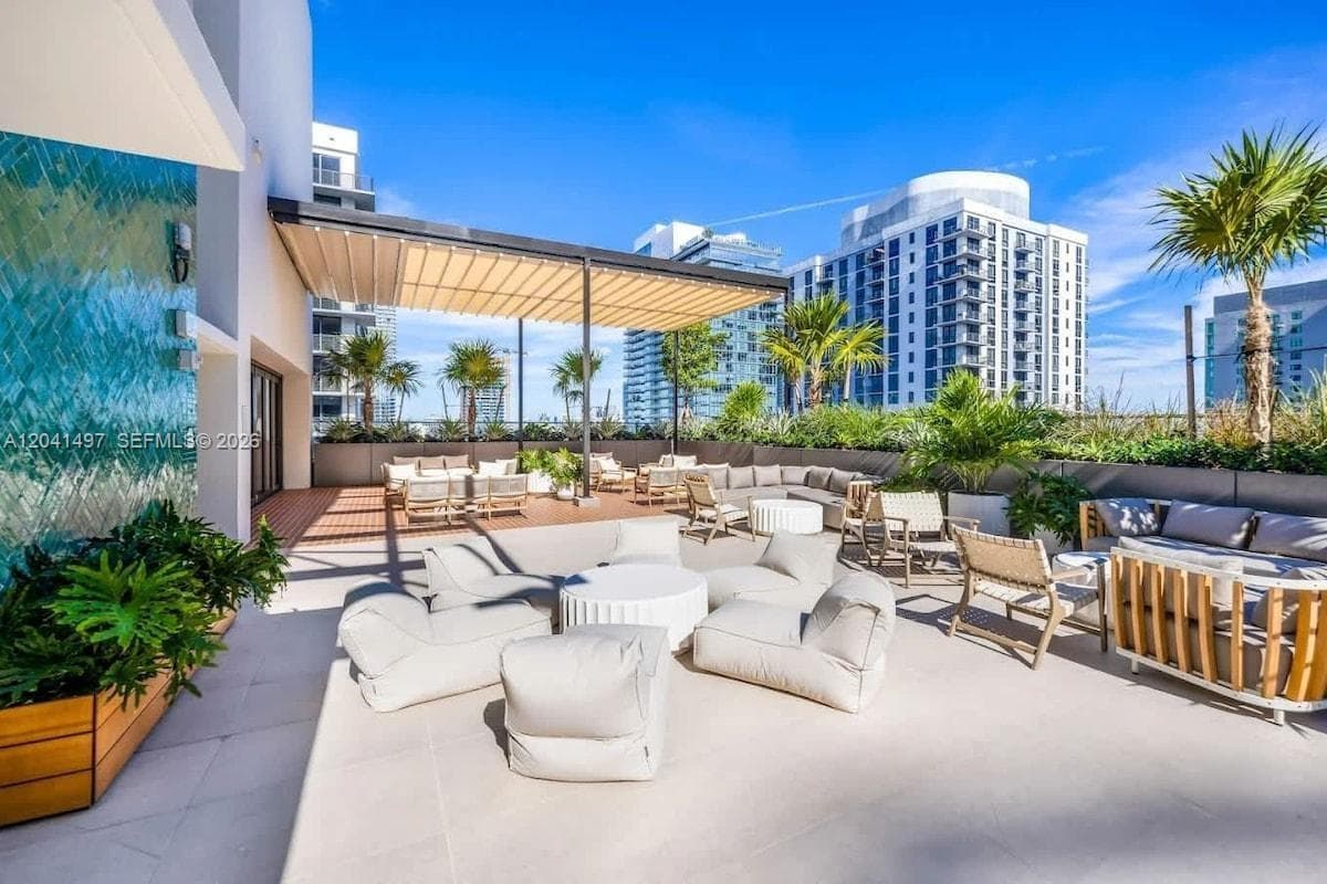 11 NE 6th St # 807, Miami FL 33132 photo 3