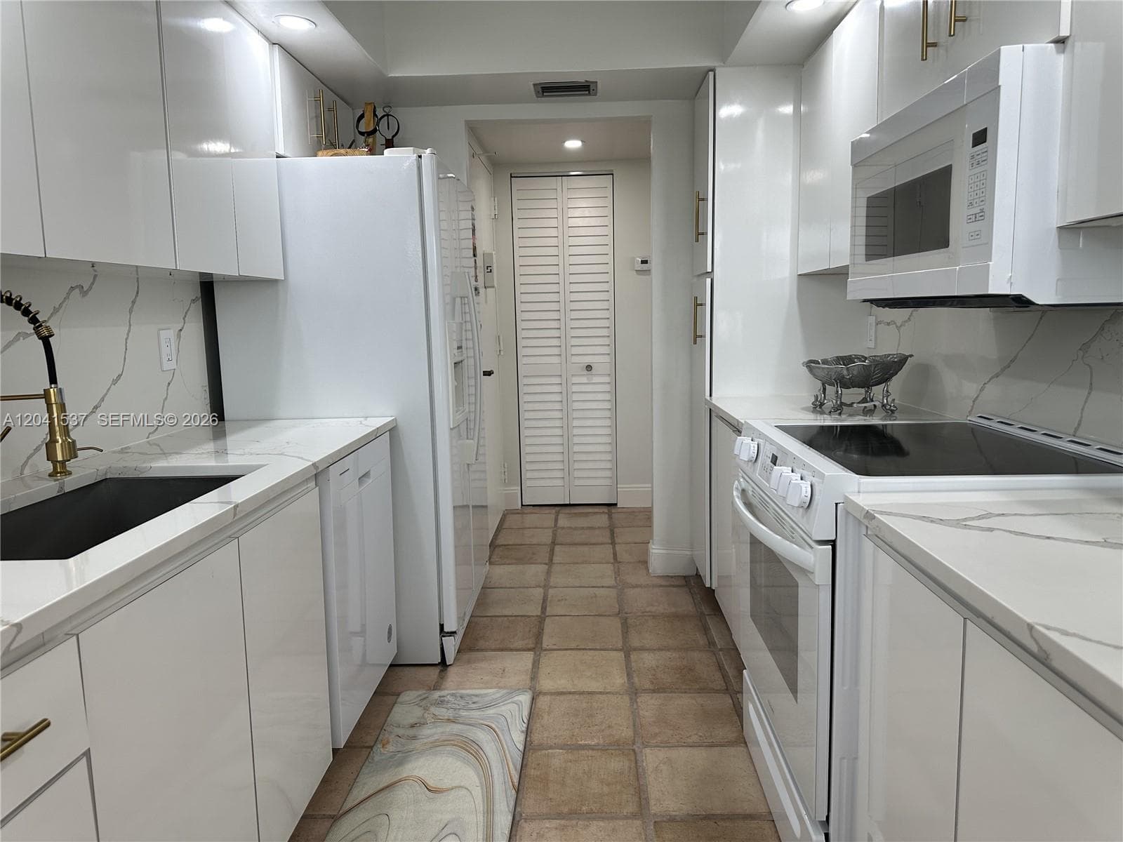 1200 Saint Charles Pl # 618, Pembroke Pines FL 33026 photo 3