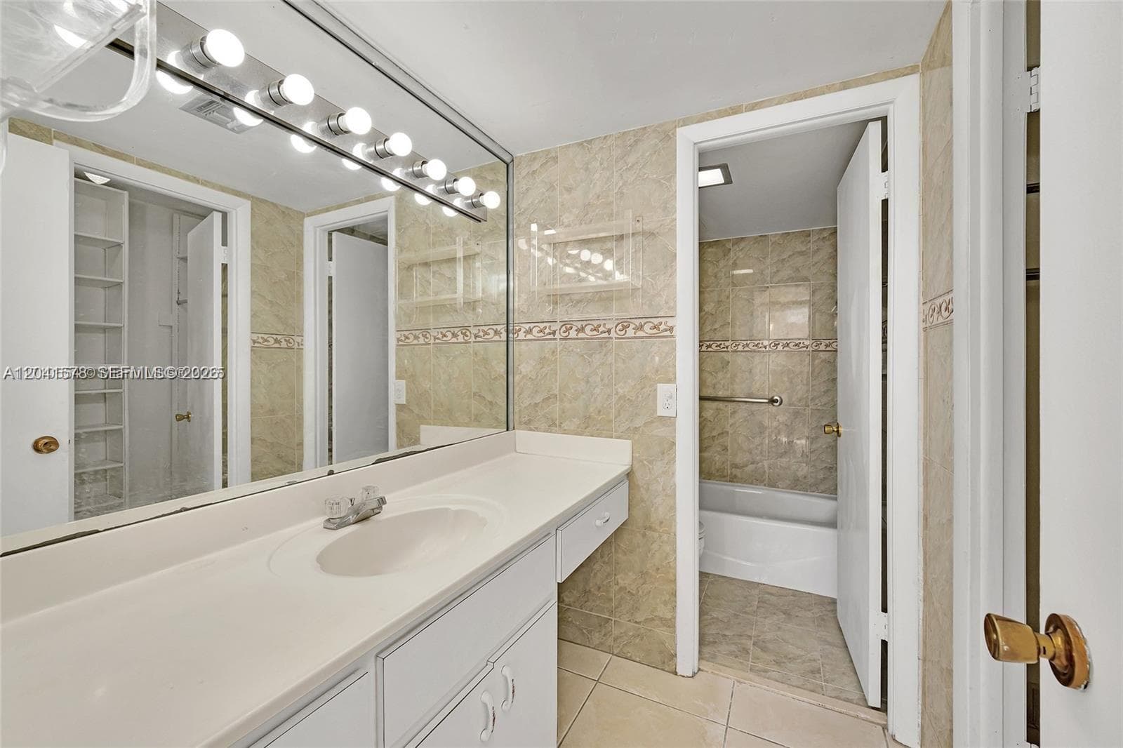 5050 NW 7th St # 202, Miami, FL 33126 photo 4