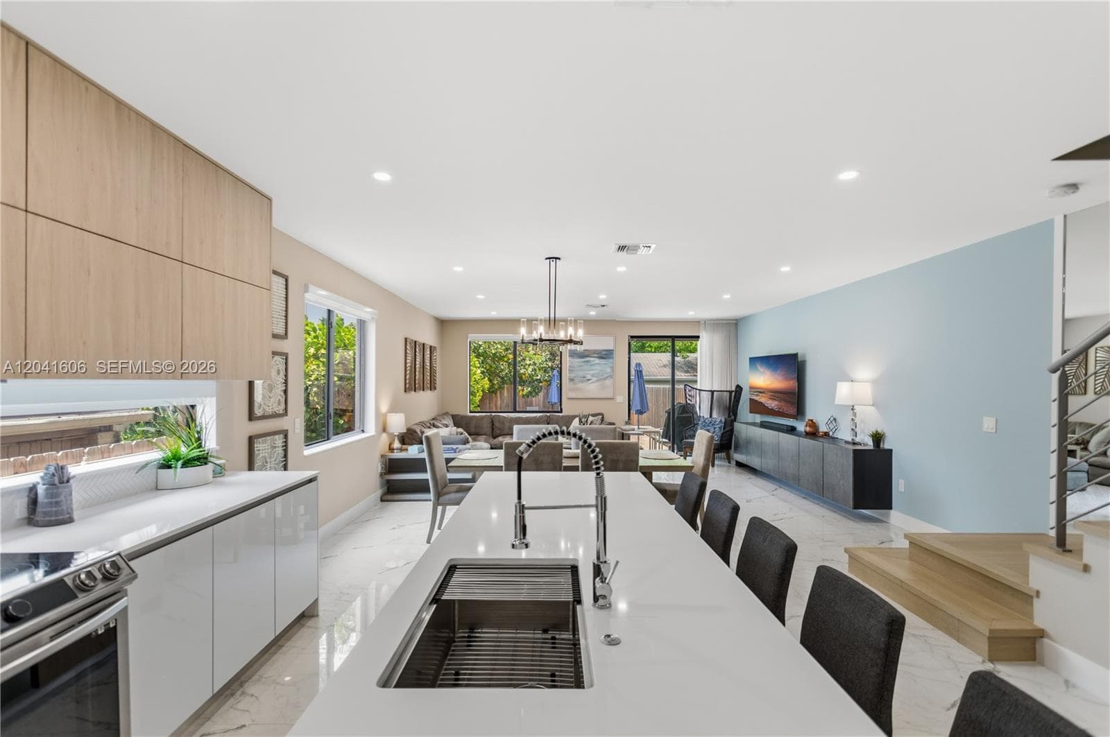 809 SW 10th Ter, Fort Lauderdale FL 33315 photo 4