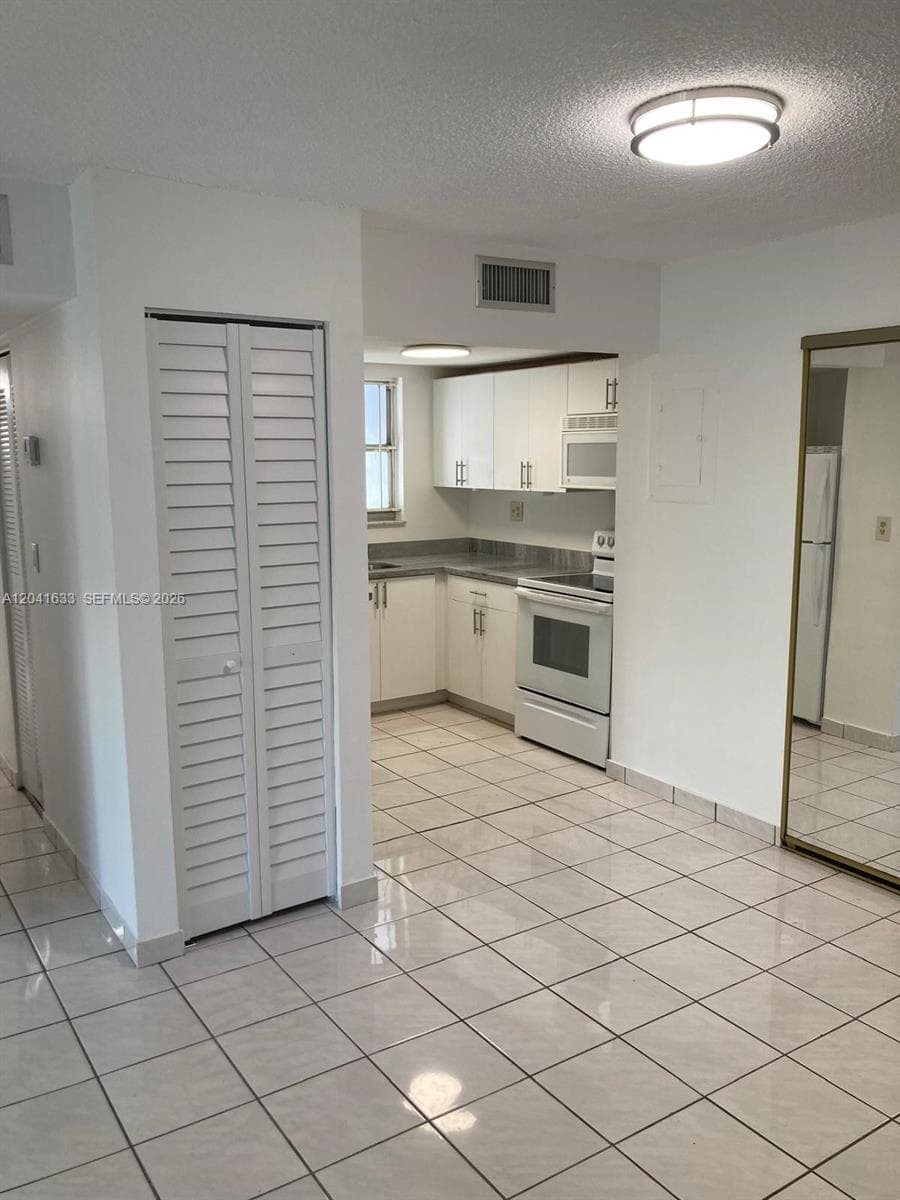 210 Fontainebleau Blvd # 306, Miami, FL 33172 photo 3