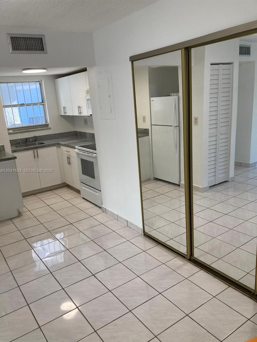 210 Fontainebleau Blvd # 306, Miami, FL 33172 photo 4