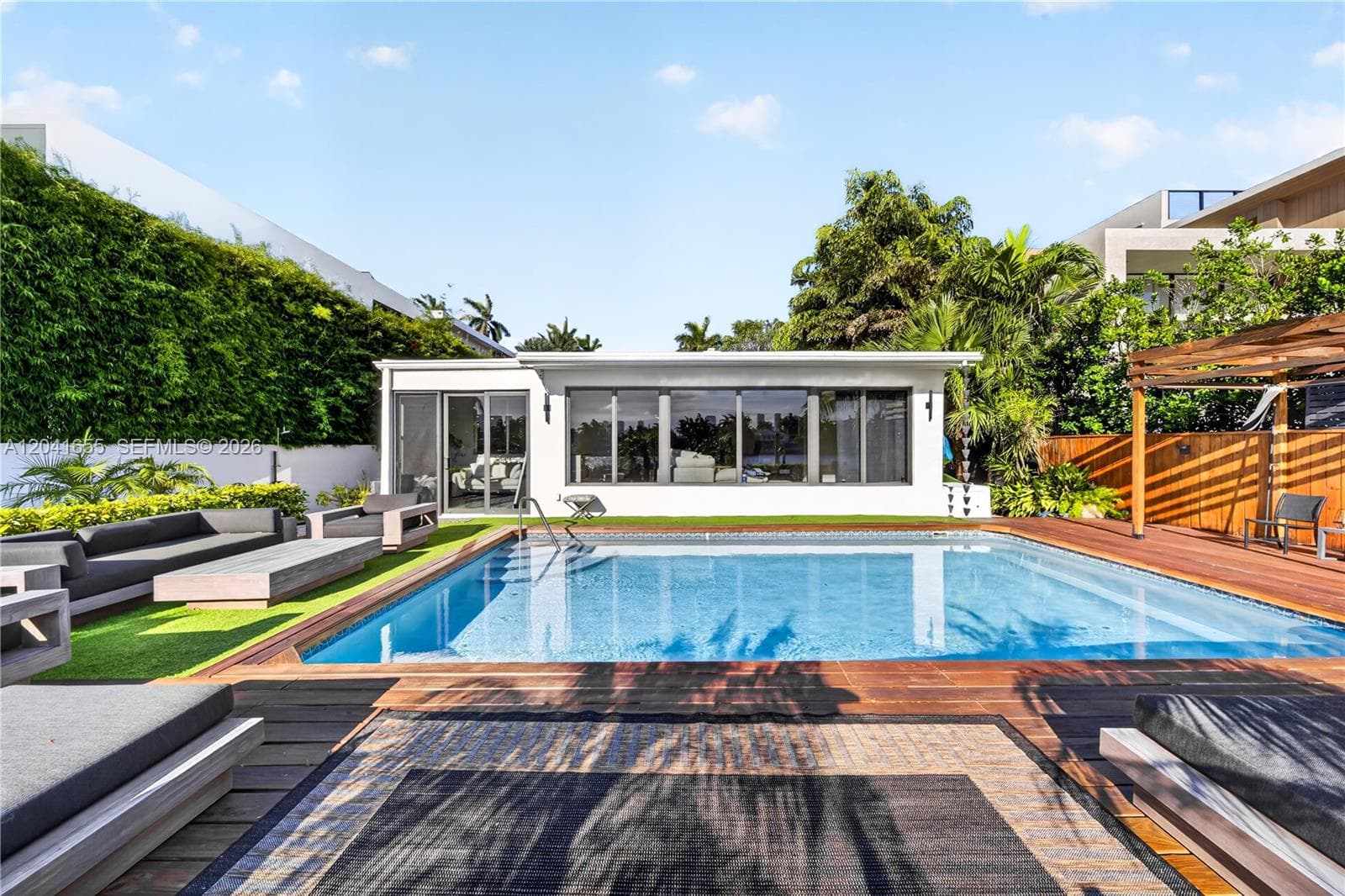 460 W Dilido Dr, Miami Beach FL 33139 photo 2
