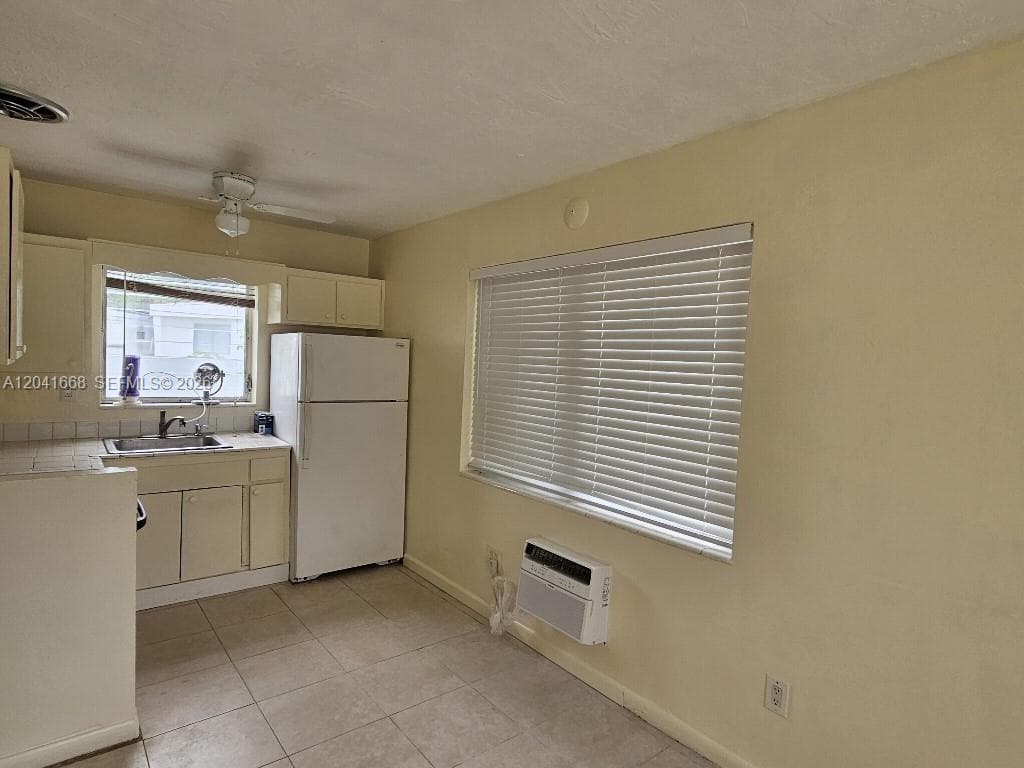 2405-2411 NE 136th Ln, North Miami Beach FL 33181 photo 5
