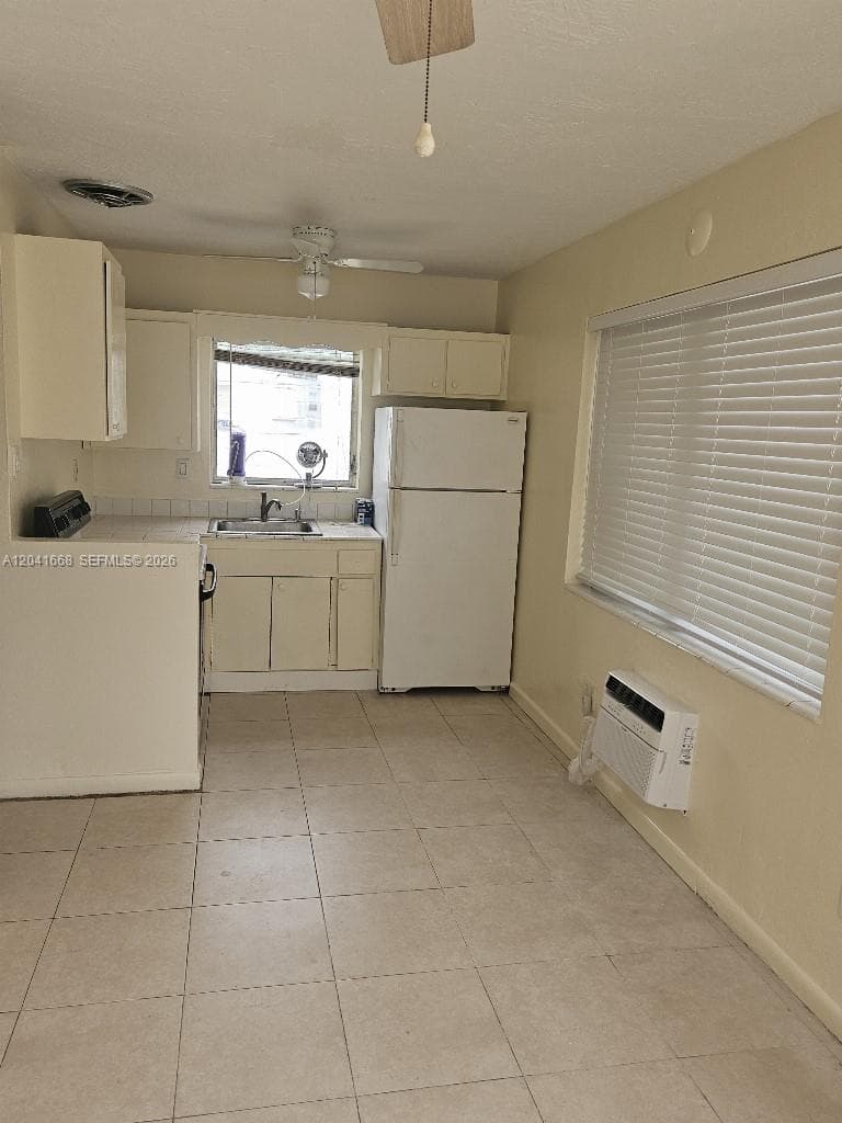 2405-2411 NE 136th Ln, North Miami Beach FL 33181 photo 4