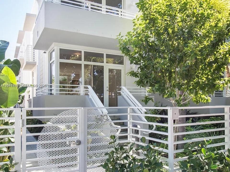 619 Meridian Ave # 4, Miami Beach FL 33139 photo 2