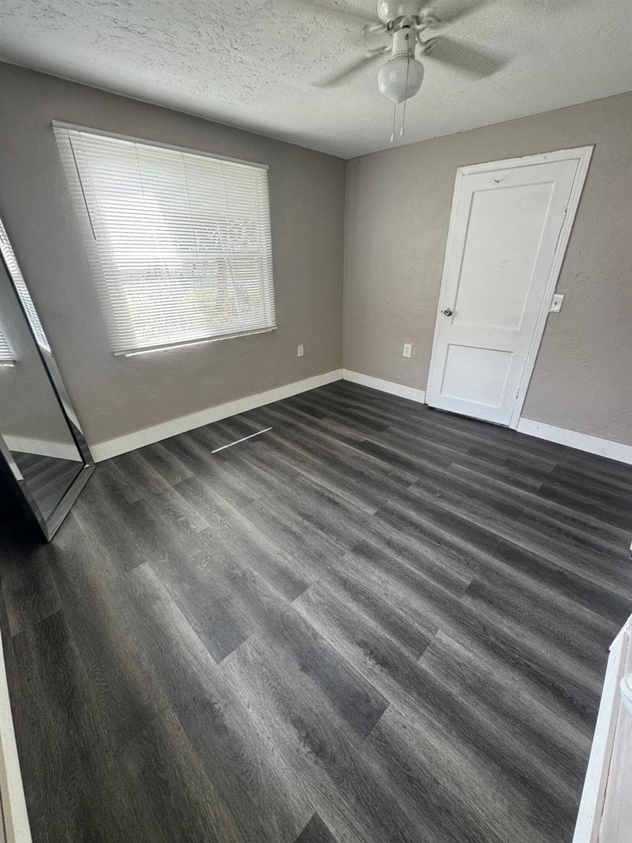 2467 NW 90th Street, Miami FL 33147 photo 4