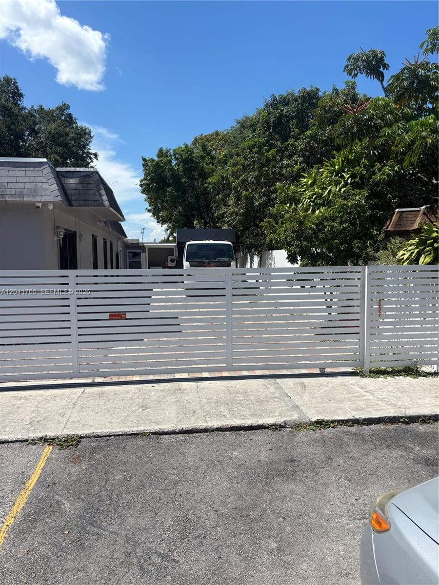 21122 NW 39th Ave, Miami Gardens FL 33055 photo 3