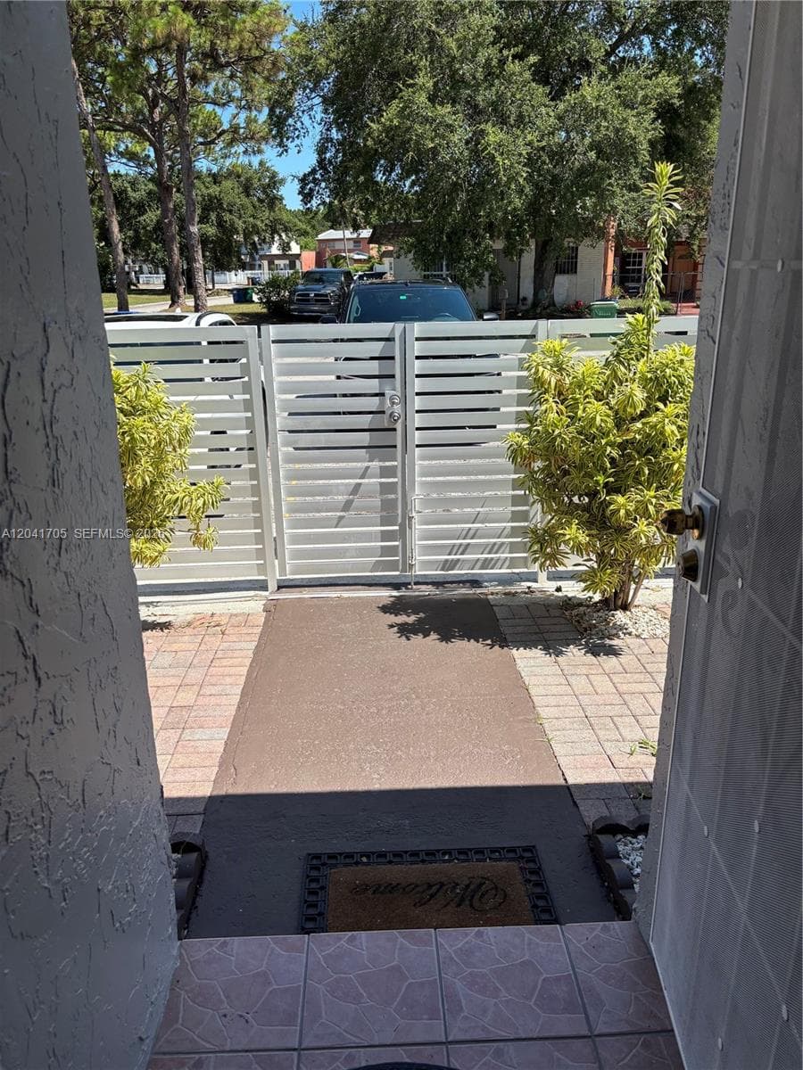 21122 NW 39th Ave, Miami Gardens FL 33055 photo 4