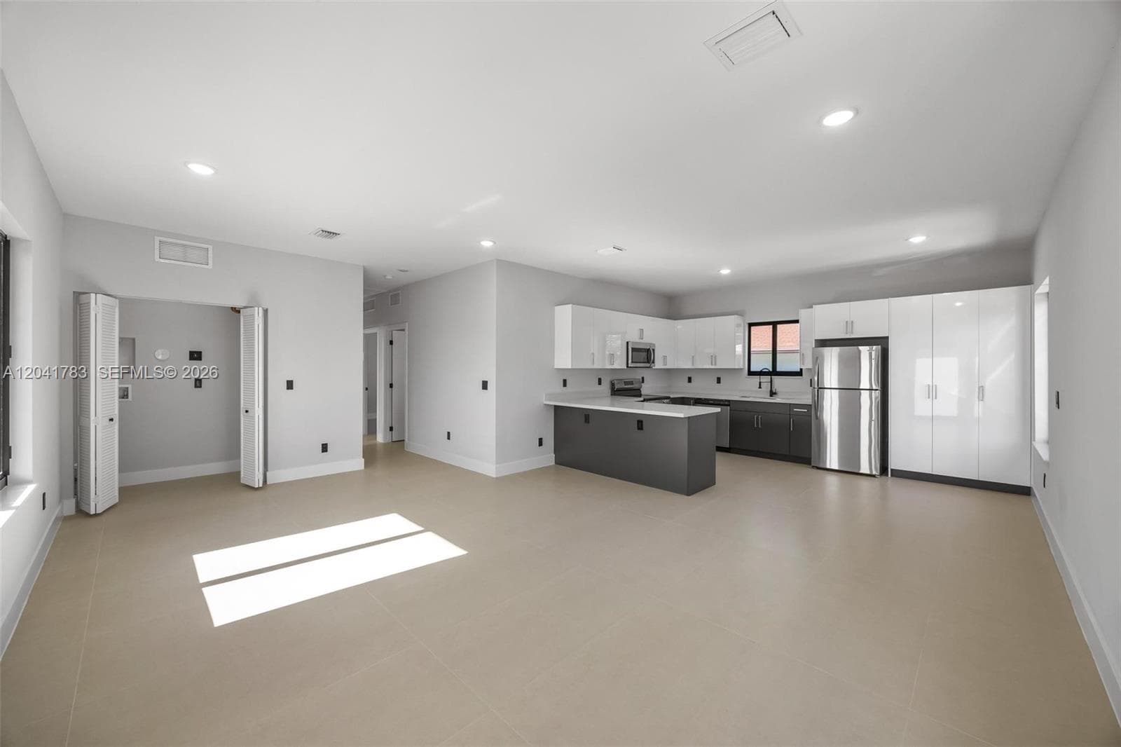 601 NW 3rd Ave, Hallandale Beach FL 33009 photo 4