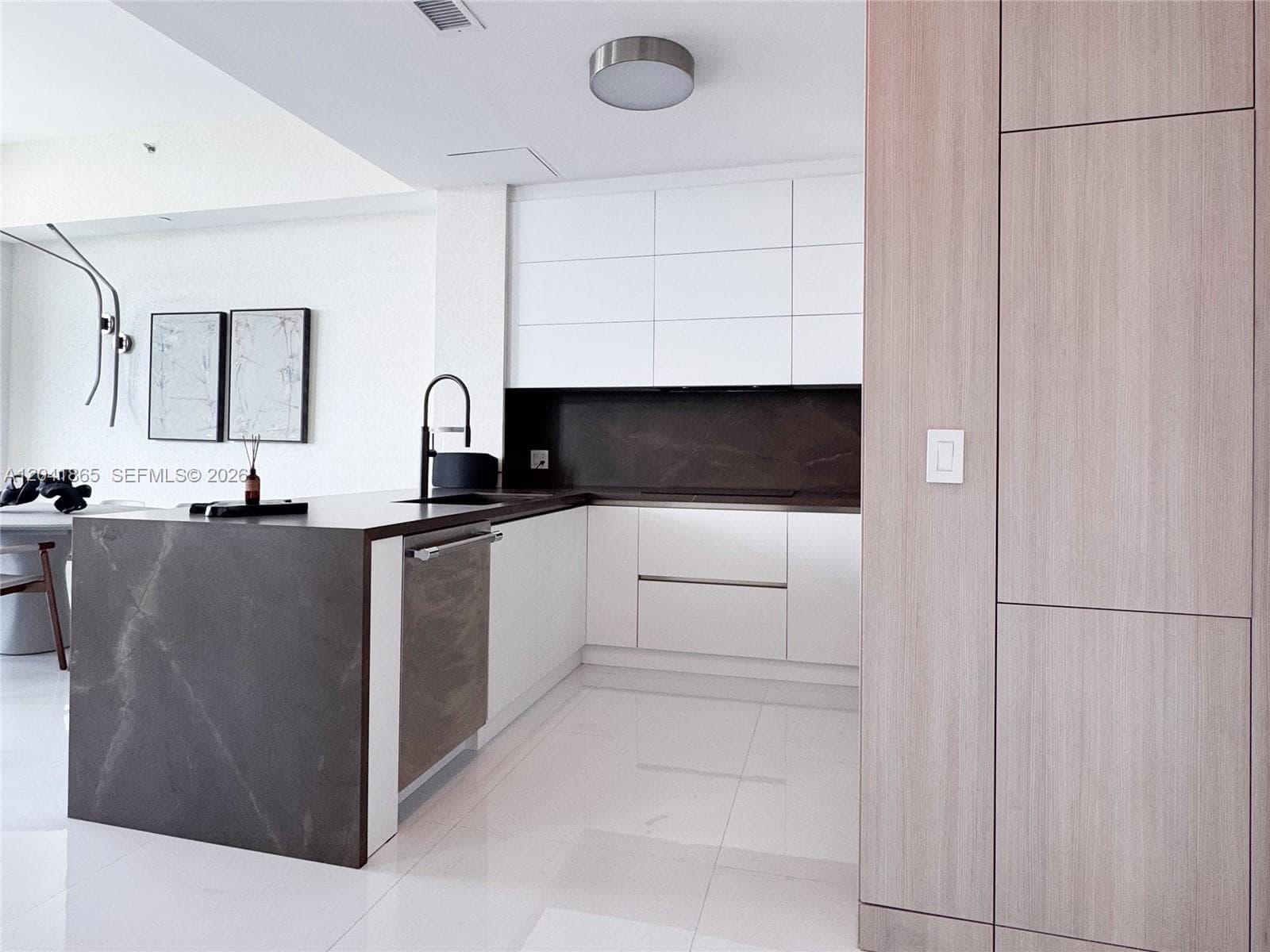 950 Brickell Bay Dr # 5608, Miami FL 33131 photo 5