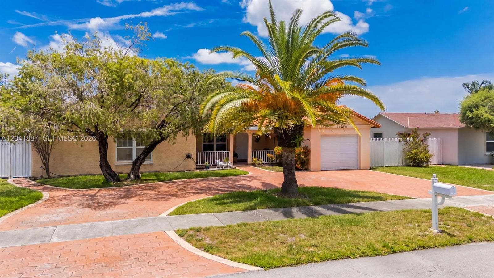 19240 NW 60th Ct, Hialeah FL 33015 photo 2