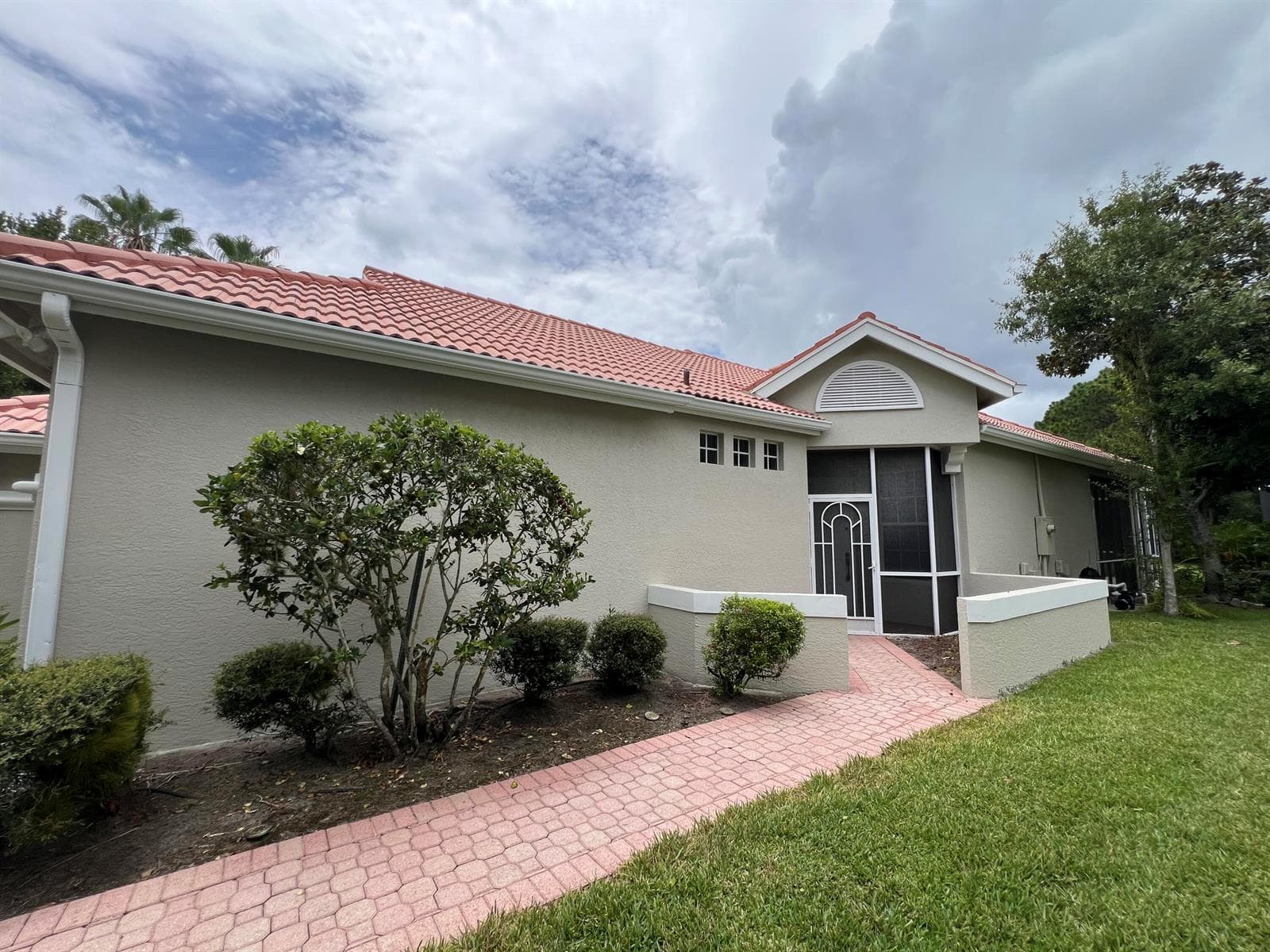 557 SW New Castle Cove, Port St. Lucie FL 34986 photo 2