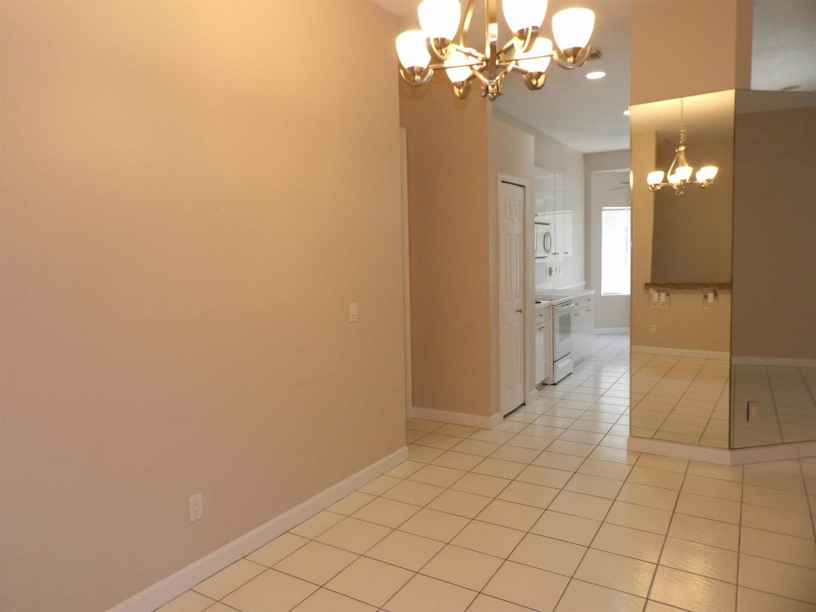 557 SW New Castle Cove, Port St. Lucie FL 34986 photo 4