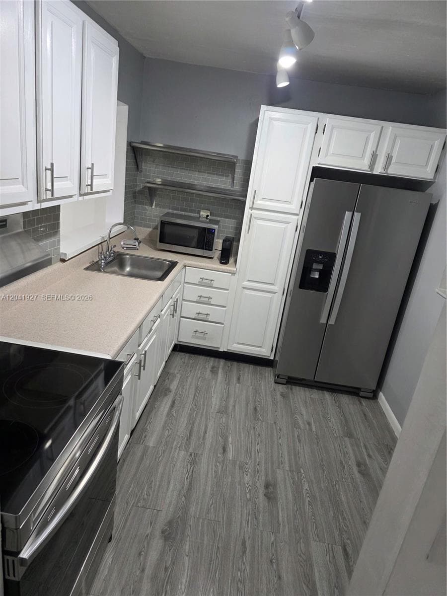 8065 SW 107th Ave # 202, Miami FL 33173 photo 2