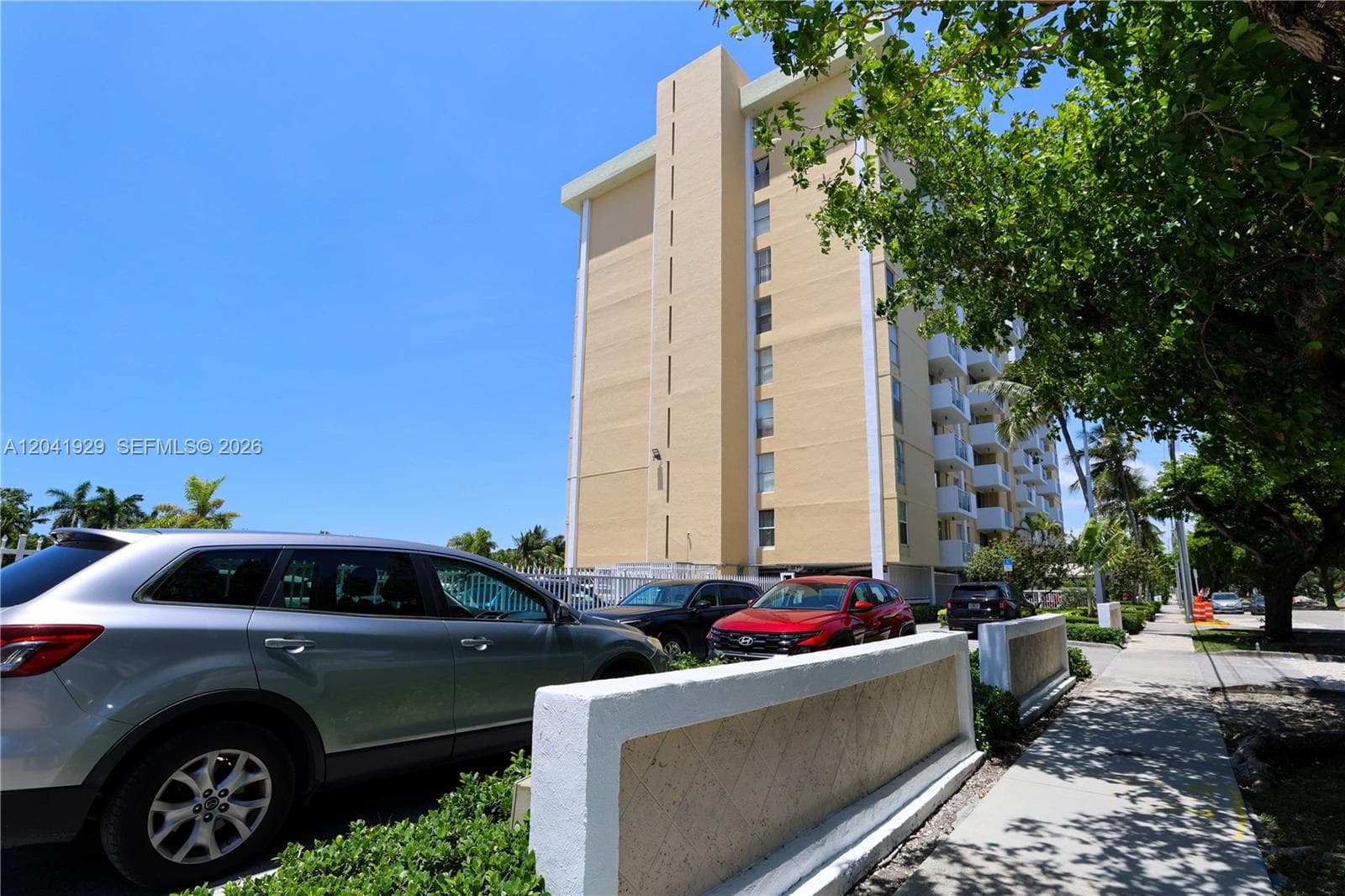 2000 NE 135th St # 906, North Miami FL 33181 photo 3
