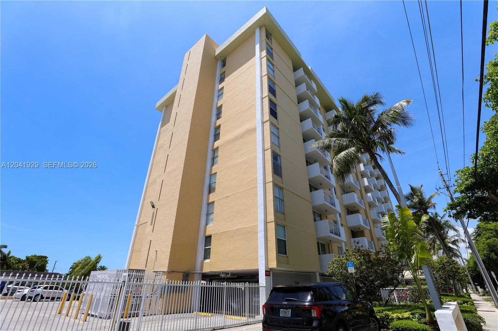 2000 NE 135th St # 906, North Miami FL 33181 photo 4