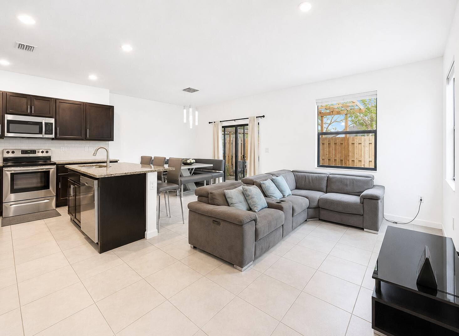20682 NE 2nd Court, Miami FL 33179 photo 2