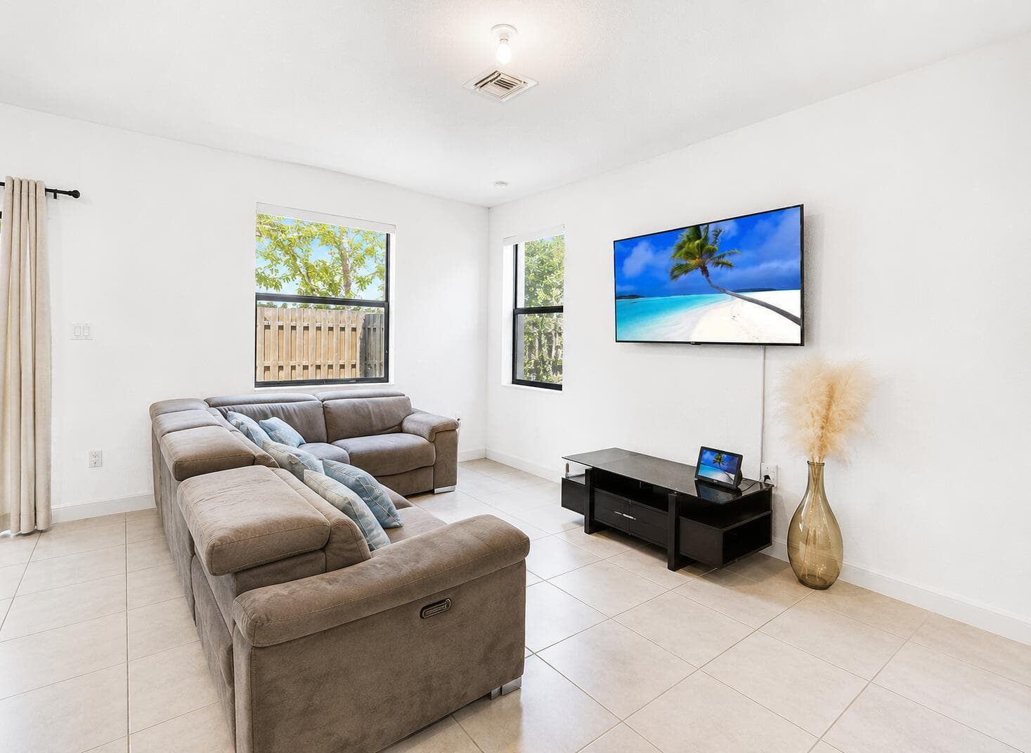 20682 NE 2nd Court, Miami FL 33179 photo 3