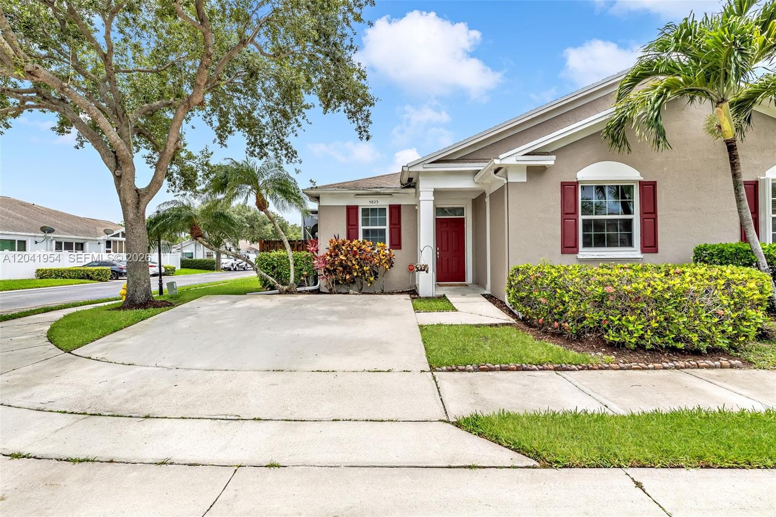 5823 Plum Harbor Cir, Tamarac FL 33321 photo 3