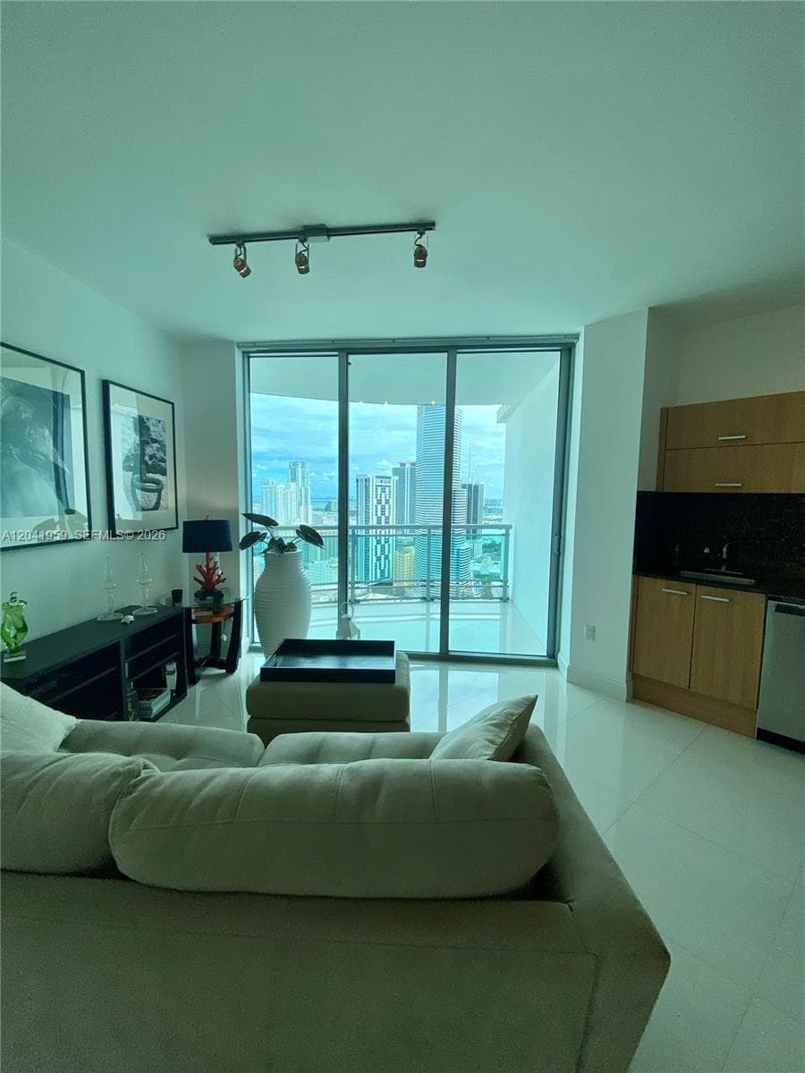 350 S Miami Ave # 3813, Miami FL 33130 photo 3