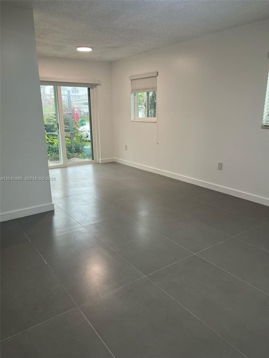 2611 NE 204th Ter, Miami FL 33180 photo 3