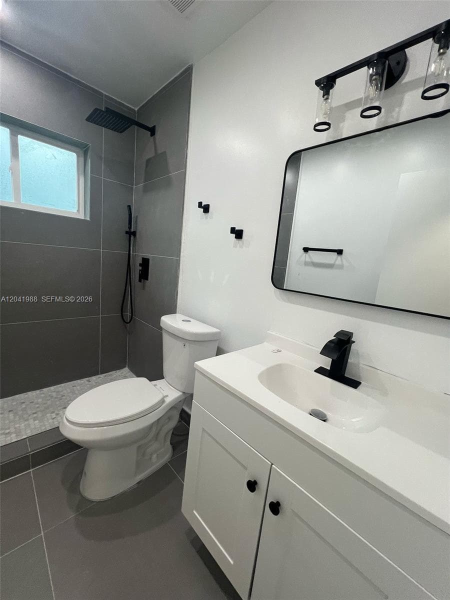 2611 NE 204th Ter, Miami FL 33180 photo 5