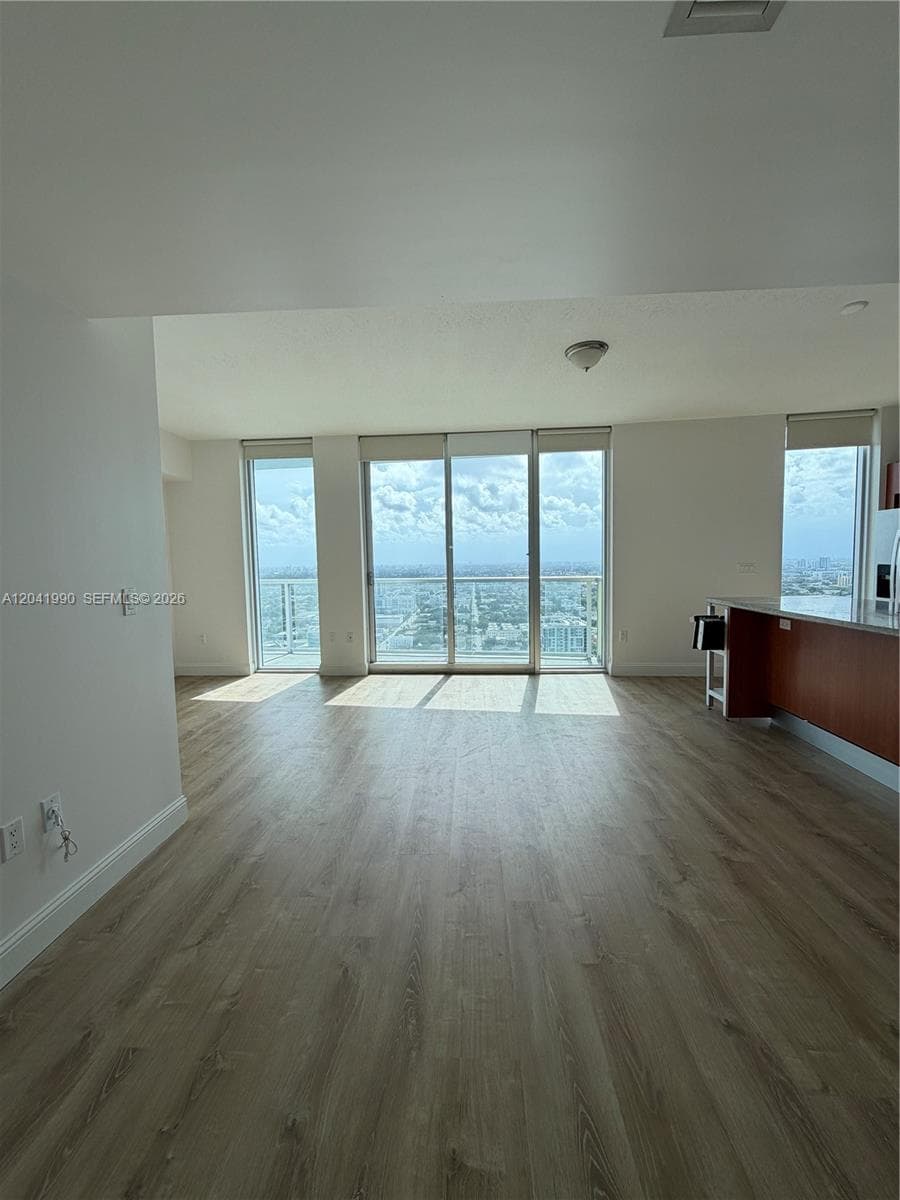 185 SW 7th St # 3200, Miami FL 33130 photo 4
