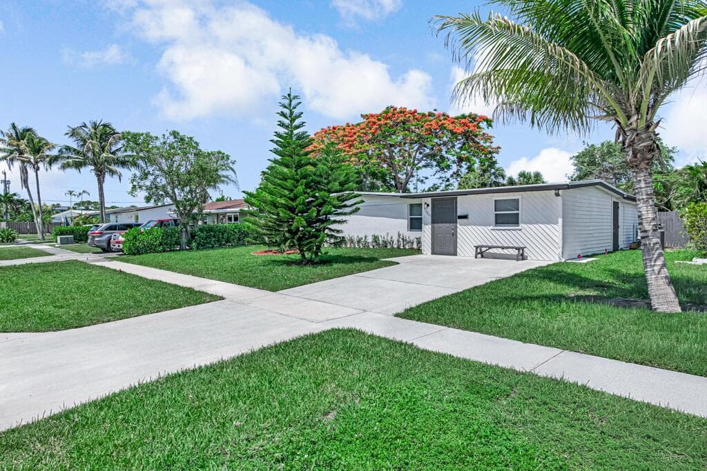 12063 Acapulco Avenue, Palm Beach Gardens FL 33410 photo 2