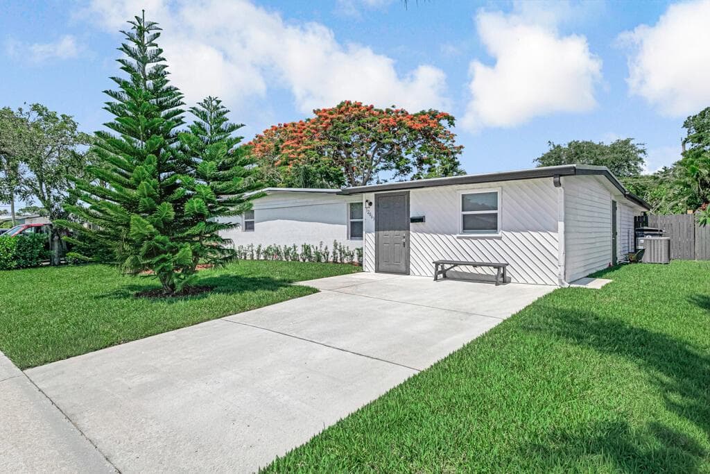 12063 Acapulco Avenue, Palm Beach Gardens FL 33410 photo 5
