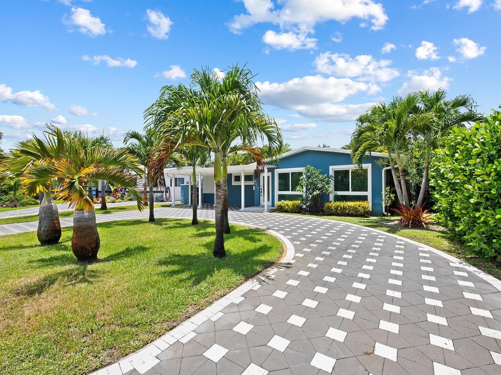 657 NW 30th Court, Wilton Manors FL 33311 photo 2
