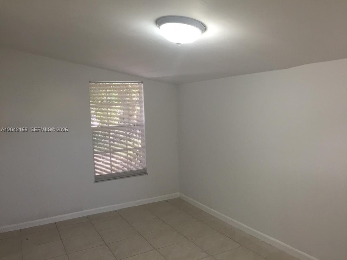 1617 NE 177th St, North Miami Beach FL 33162 photo 2