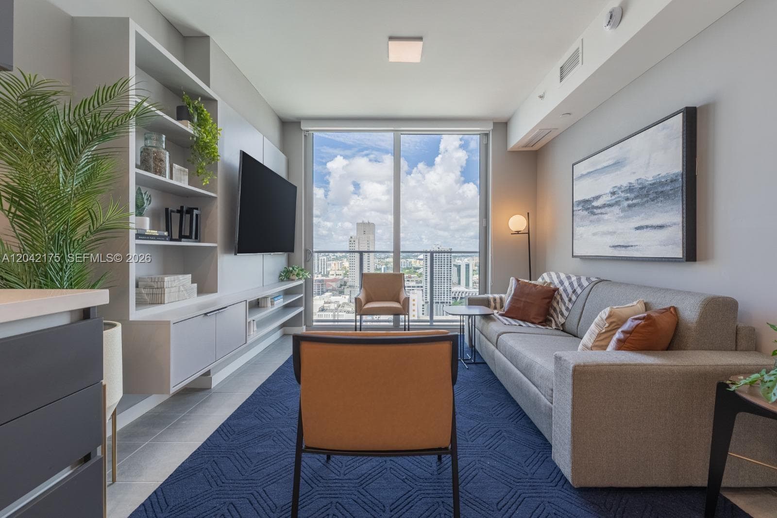 227 NE 2nd St # 3104, Miami FL 33132 photo 2