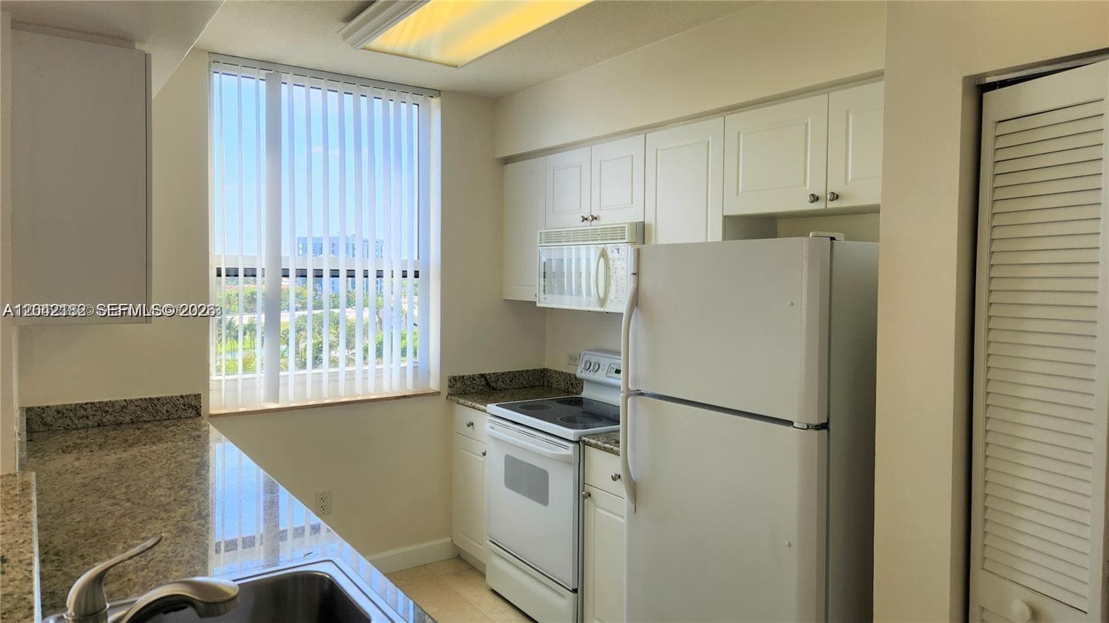 19501 W Country Club Dr # 704, Aventura FL 33180 photo 2