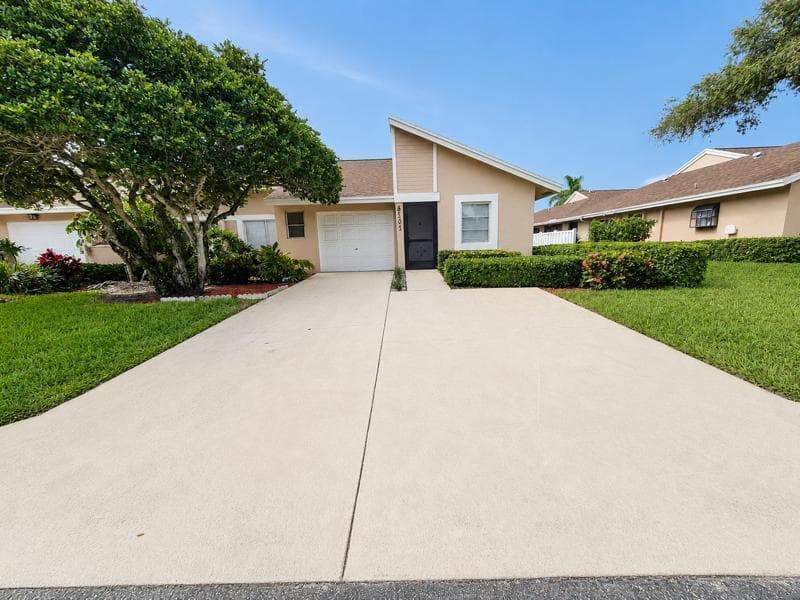 8101 Sweetbriar Way, Boca Raton FL 33496 photo 2
