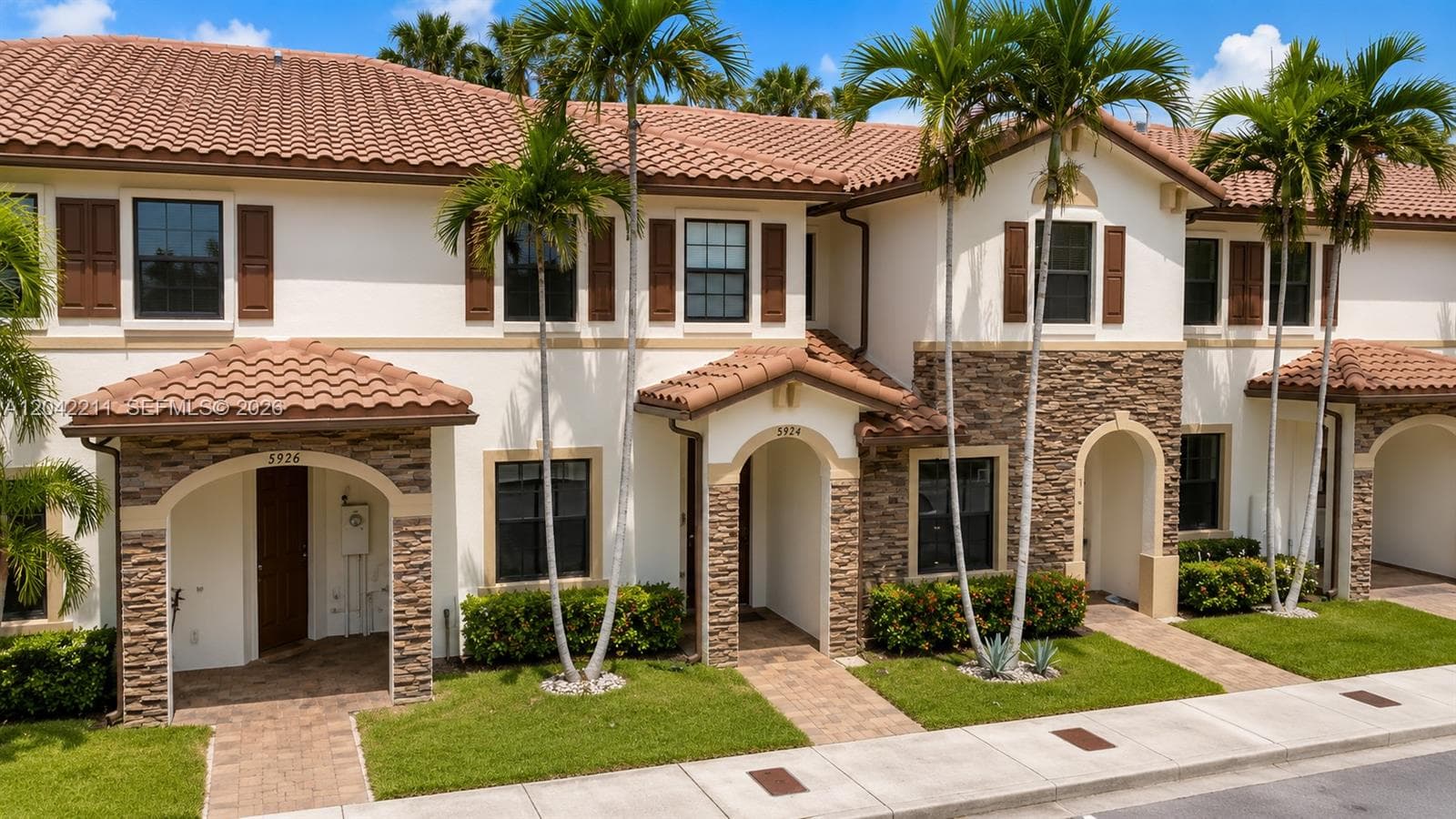 8954 W 35th Way, Hialeah FL 33018 photo 2