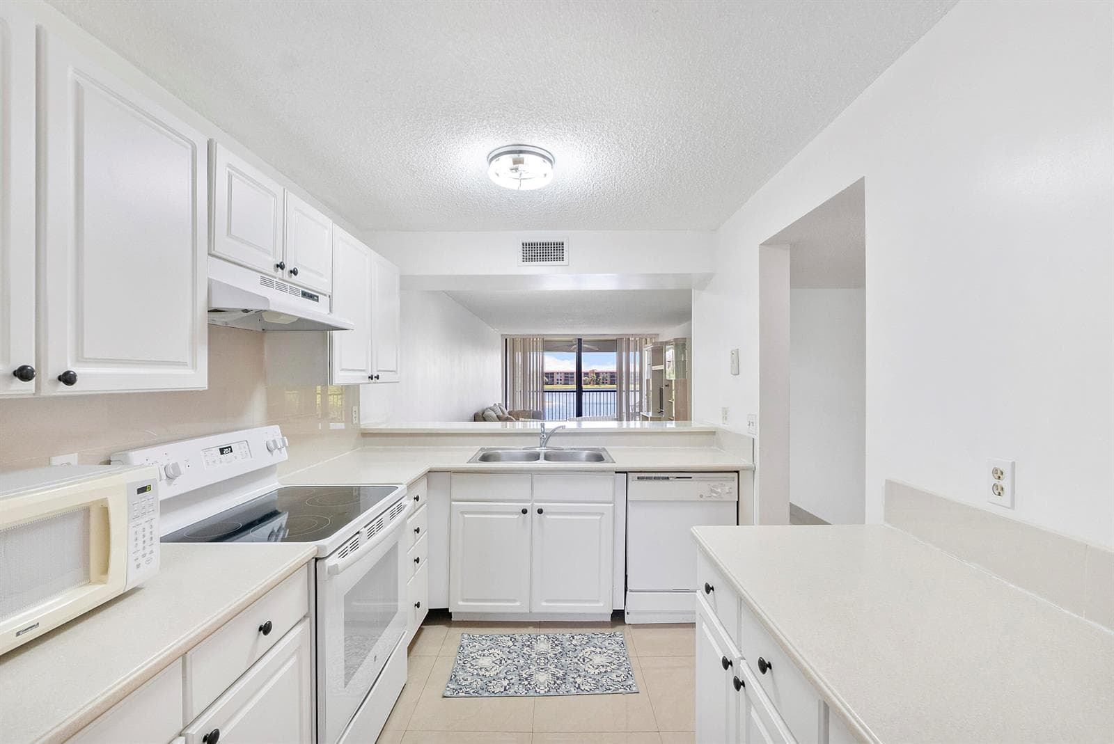 5828 Coral Lake Drive, Margate FL 33063 photo 5