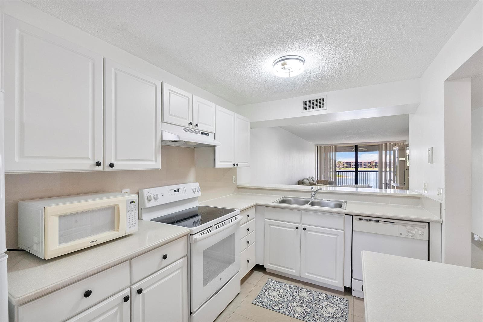 5828 Coral Lake Drive, Margate FL 33063 photo 4