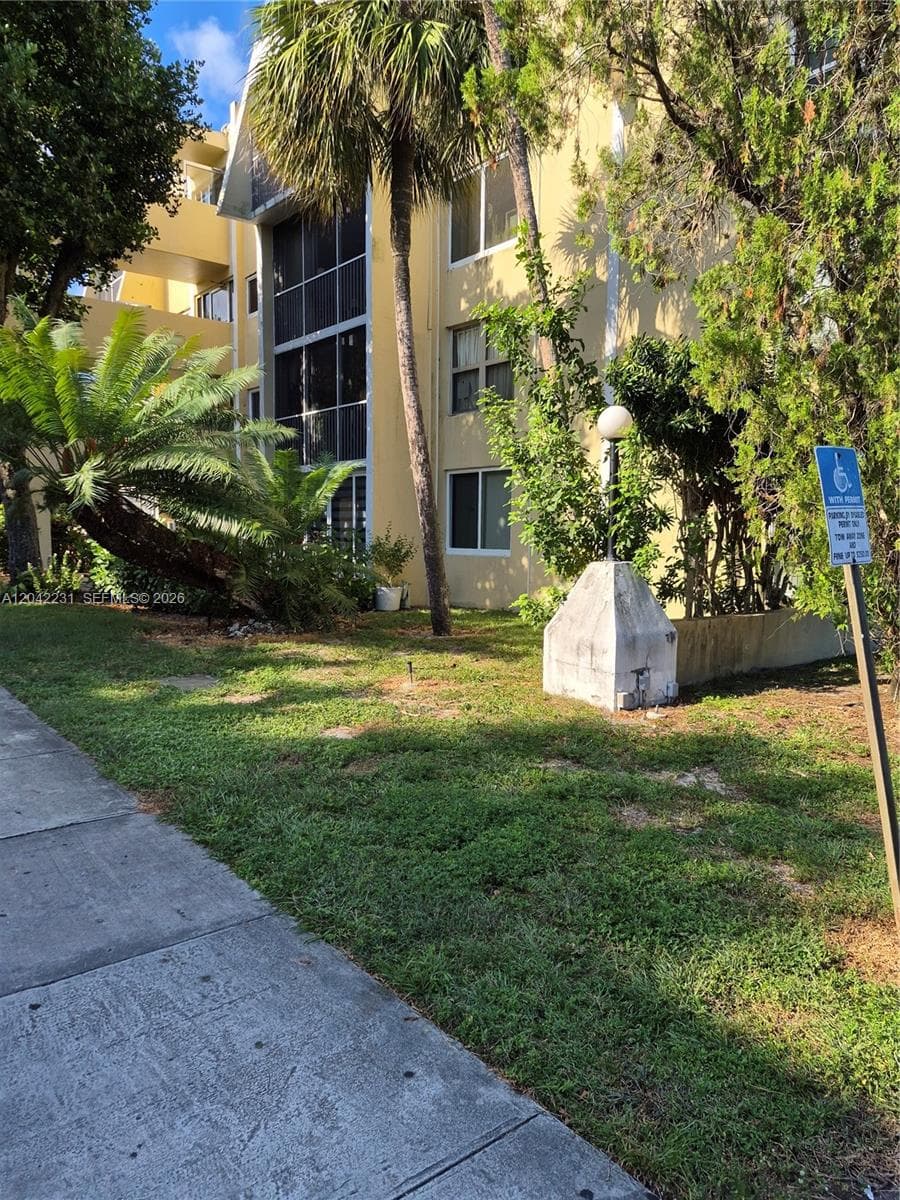 942 NE 199th St # 4G, Miami FL 33179 photo 5
