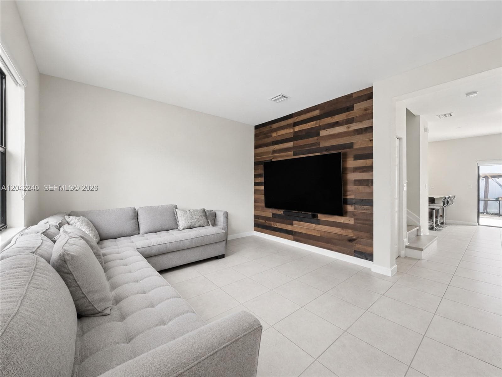 10604 W 33rd Ln, Hialeah FL 33018 photo 4
