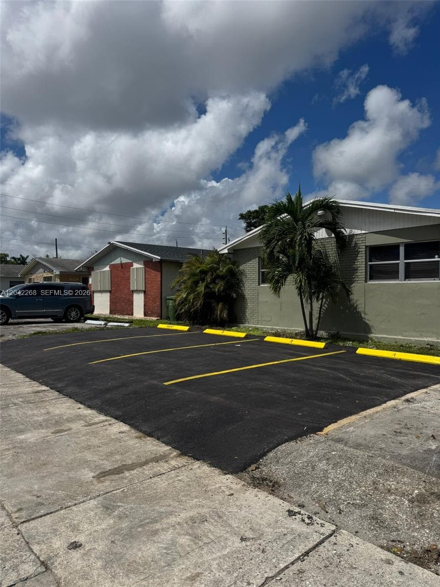 844 SW 10th St # 3, Hallandale Beach, FL 33009 photo 2
