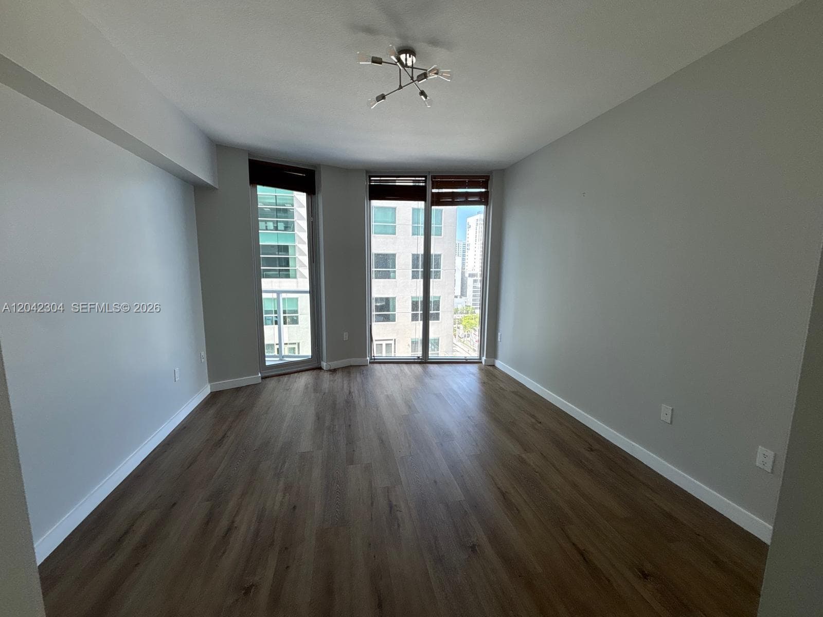 185 SW 7th St # 1410, Miami FL 33130 photo 2
