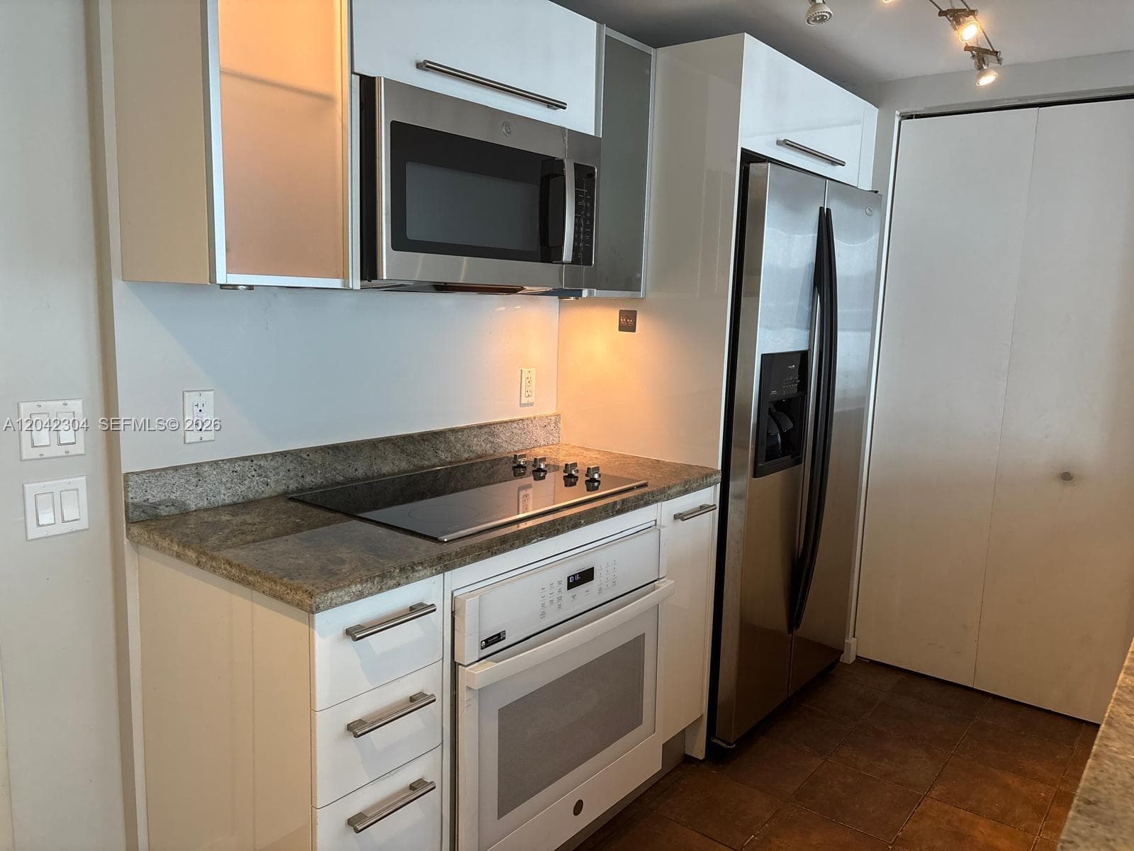 185 SW 7th St # 1410, Miami FL 33130 photo 4