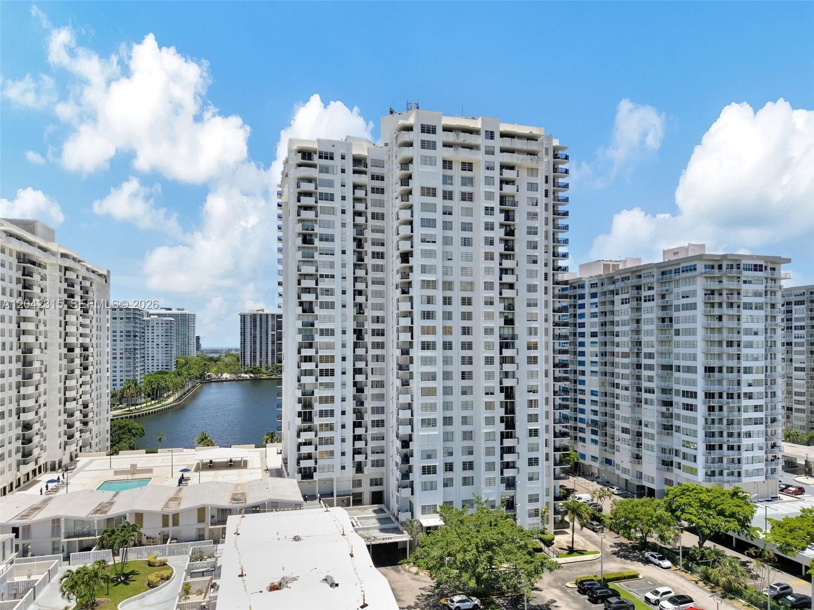 2750 NE 183rd St # 2410, Aventura FL 33160 photo 2