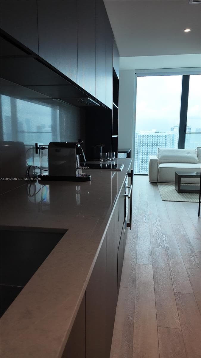 20 NE 11th St # PH05, Miami FL 33132 photo 2
