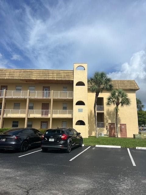 8285 Sunrise Lakes Blvd # 106, Sunrise FL 33322 photo 2